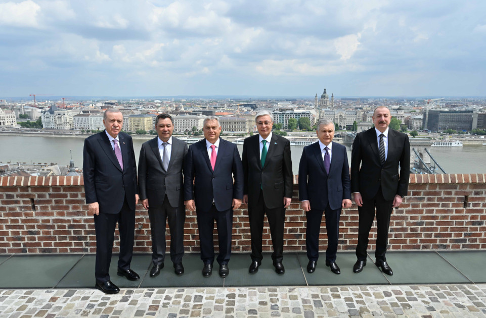 Budapeştdə Türk Dövlətləri Təşkilatının dövlət və hökumət başçılarının şərəfinə rəsmi lanç verilib<font color=red> - FOTOLAR</font>