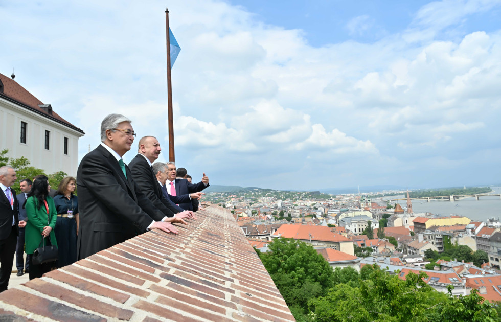 Budapeştdə Türk Dövlətləri Təşkilatının dövlət və hökumət başçılarının şərəfinə rəsmi lanç verilib<font color=red> - FOTOLAR</font>