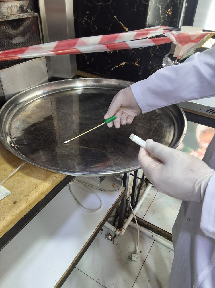 Kütləvi qida zəhərlənməsi baş vermiş dönərxananın fəaliyyəti məhdudlaşdırılıb<font color=red> - FOTOLAR</font>