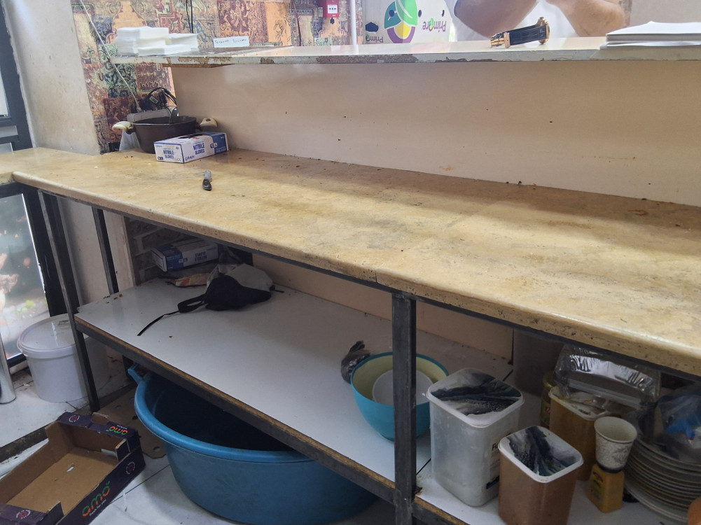 Kütləvi qida zəhərlənməsi baş vermiş dönərxananın fəaliyyəti məhdudlaşdırılıb<font color=red> - FOTOLAR</font>