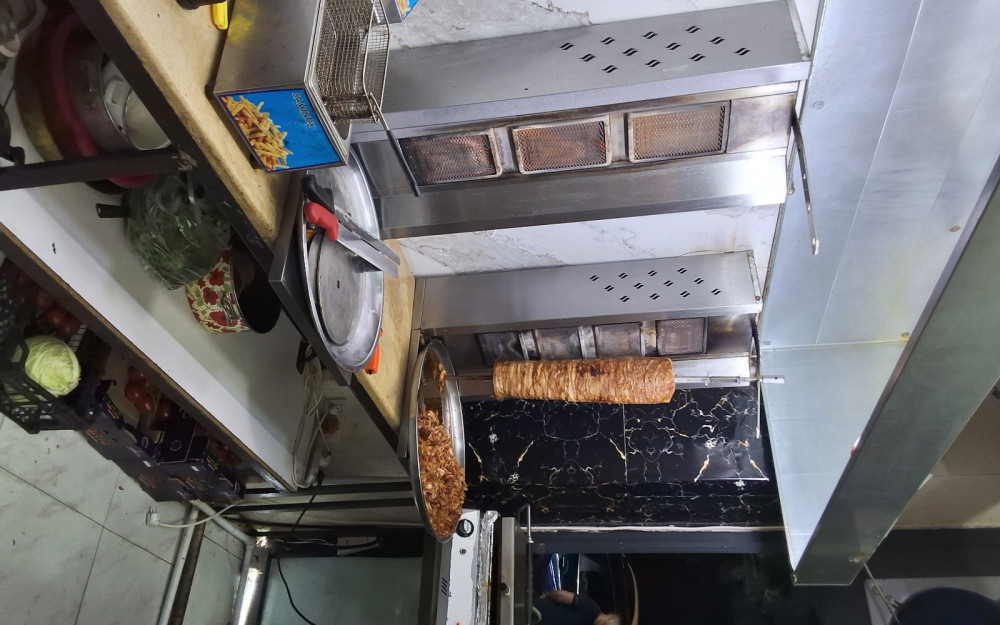 Kütləvi qida zəhərlənməsi baş vermiş dönərxananın fəaliyyəti məhdudlaşdırılıb<font color=red> - FOTOLAR</font>