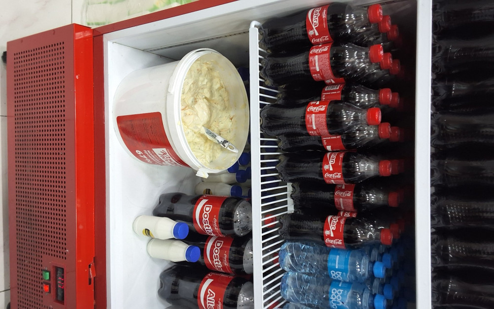 Kütləvi qida zəhərlənməsi baş vermiş dönərxananın fəaliyyəti məhdudlaşdırılıb<font color=red> - FOTOLAR</font>