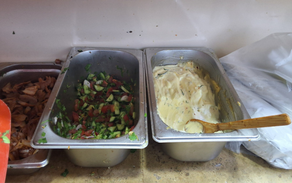 Kütləvi qida zəhərlənməsi baş vermiş dönərxananın fəaliyyəti məhdudlaşdırılıb<font color=red> - FOTOLAR</font>