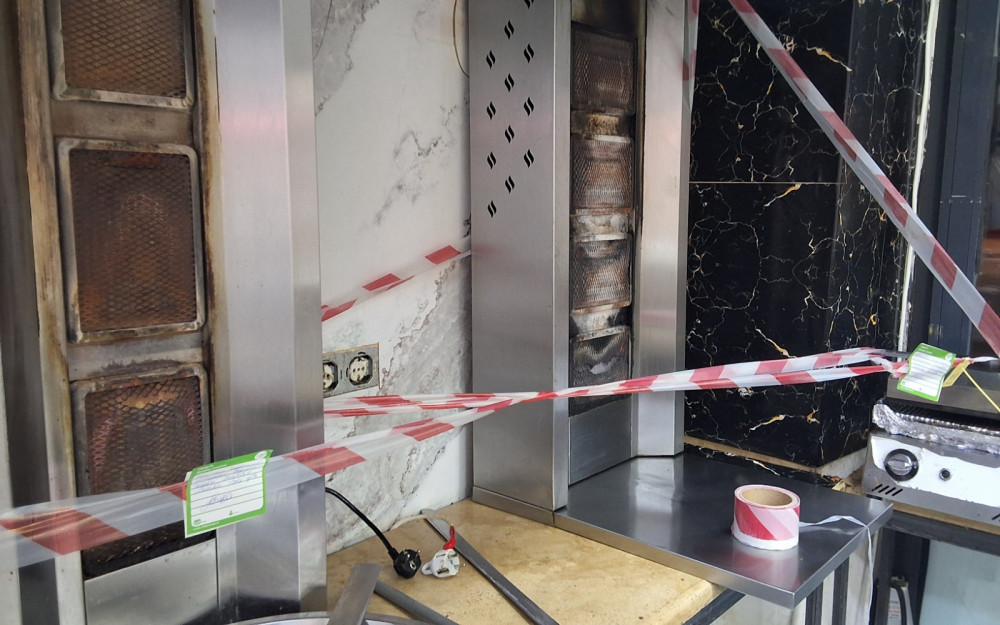 Kütləvi qida zəhərlənməsi baş vermiş dönərxananın fəaliyyəti məhdudlaşdırılıb<font color=red> - FOTOLAR</font>