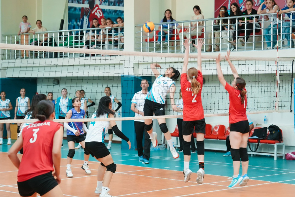 Naxçıvanı təmsil edən iki voleybol komandası ölkə üçüncüsü olub<font color=red> - FOTOLAR</font>
