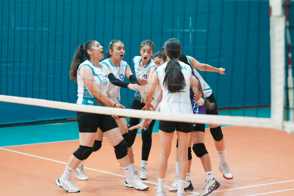 Naxçıvanı təmsil edən iki voleybol komandası ölkə üçüncüsü olub<font color=red> - FOTOLAR</font>