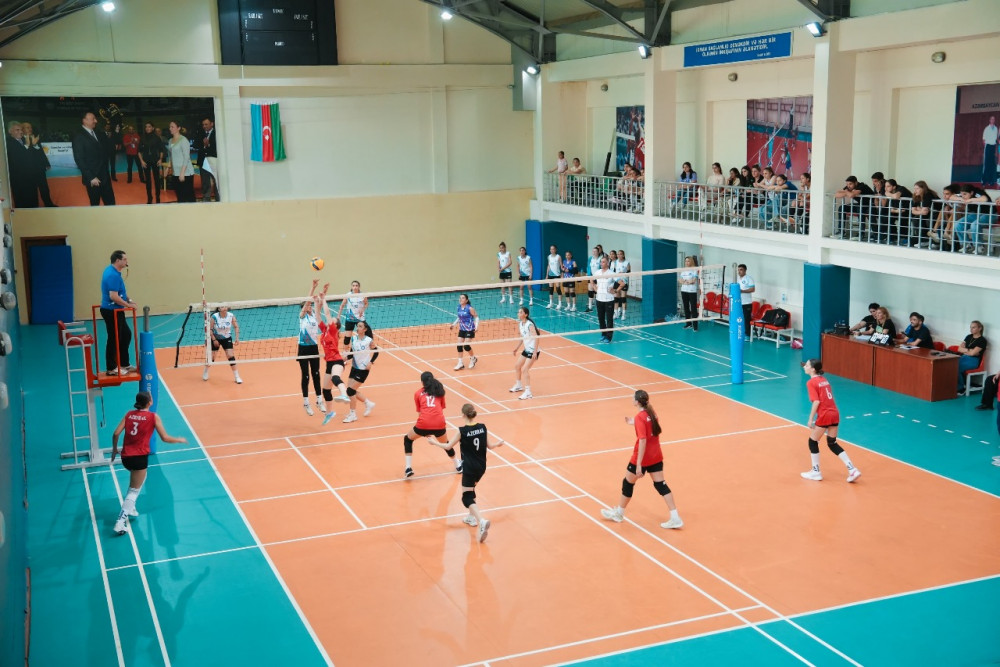 Naxçıvanı təmsil edən iki voleybol komandası ölkə üçüncüsü olub<font color=red> - FOTOLAR</font>
