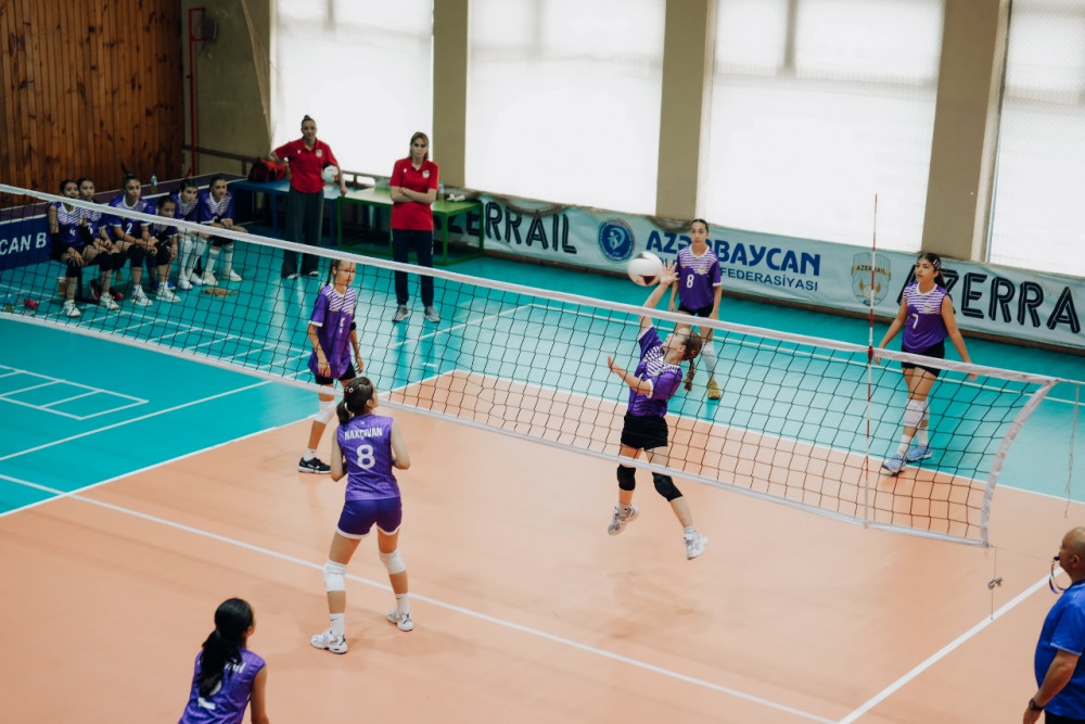 Naxçıvanı təmsil edən iki voleybol komandası ölkə üçüncüsü olub<font color=red> - FOTOLAR</font>