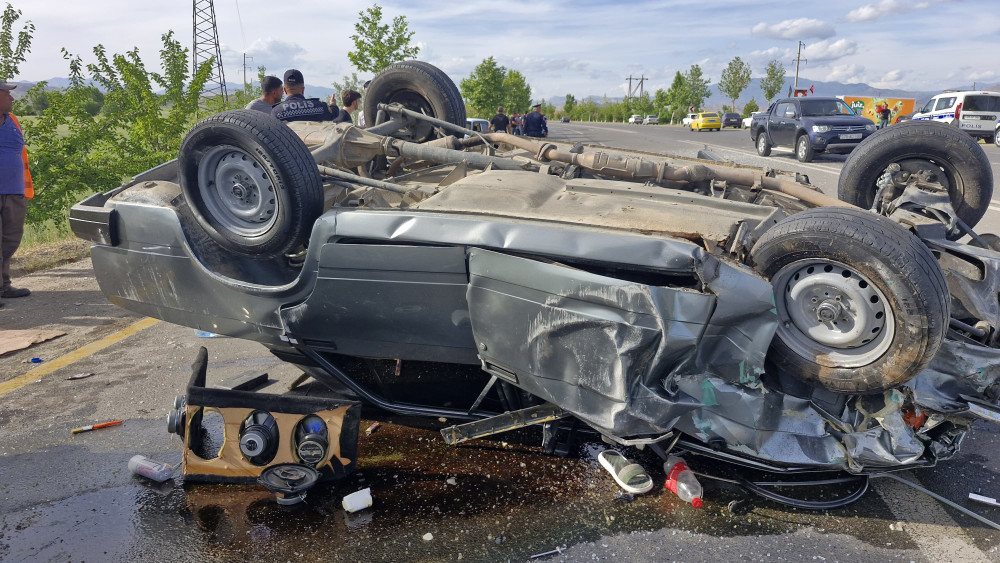 Naxçıvan-Şahbuz yolunda qəzada 3 nəfər xəsarət alıb<font color=red> - FOTOLAR</font>