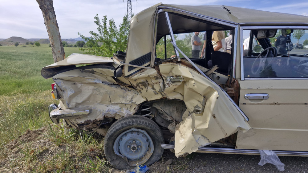 Naxçıvan-Şahbuz yolunda qəzada 3 nəfər xəsarət alıb<font color=red> - FOTOLAR</font>