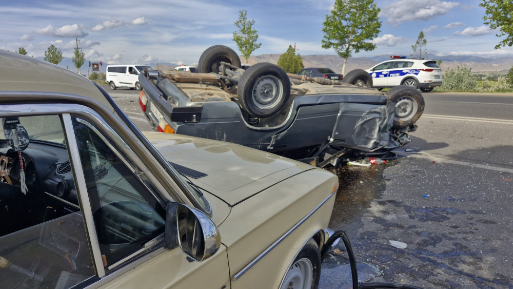 Naxçıvan-Şahbuz yolunda qəzada 3 nəfər xəsarət alıb<font color=red> - FOTOLAR</font>