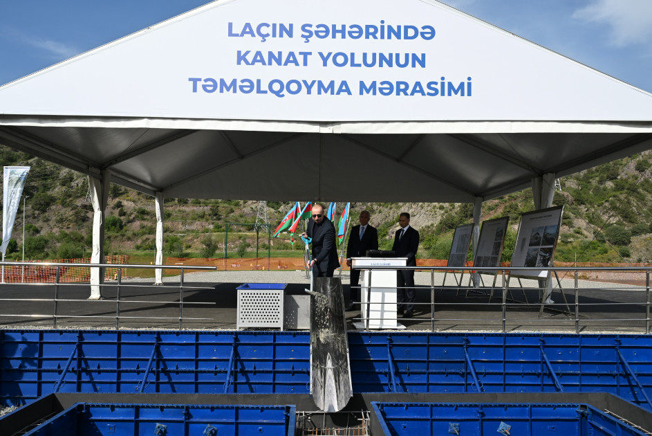 Prezident İlham Əliyev Laçın kanat yolunun təməlini qoyub<font color=red> - FOTOLAR</font>