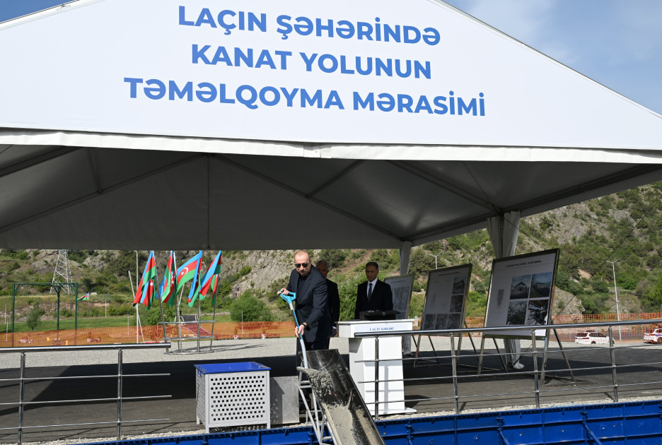 Prezident İlham Əliyev Laçın kanat yolunun təməlini qoyub<font color=red> - FOTOLAR</font>