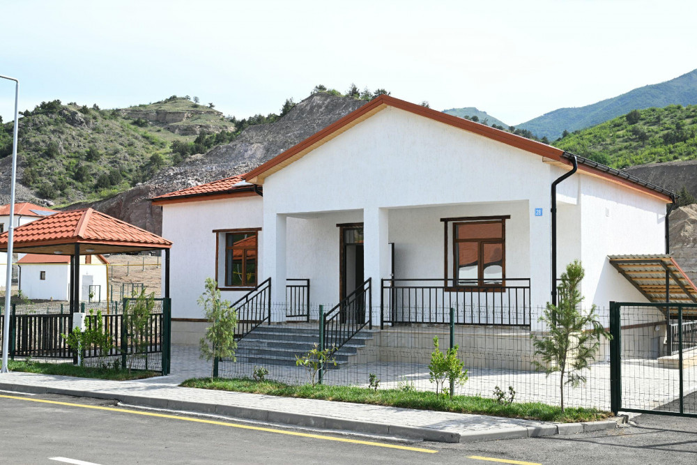 Prezident İlham Əliyev Laçın rayonunun Bəylik kəndinin açılışında iştirak edib<font color=red> - FOTOLAR</font>