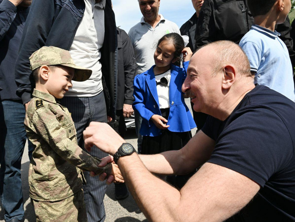 Prezident İlham Əliyev Laçın şəhərində sakinlərlə görüşüb<font color=red> - FOTOLAR</font>