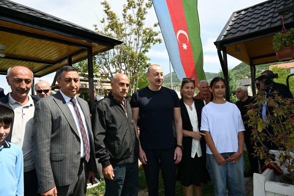 Prezident İlham Əliyev Laçın şəhərində sakinlərlə görüşüb<font color=red> - FOTOLAR</font>