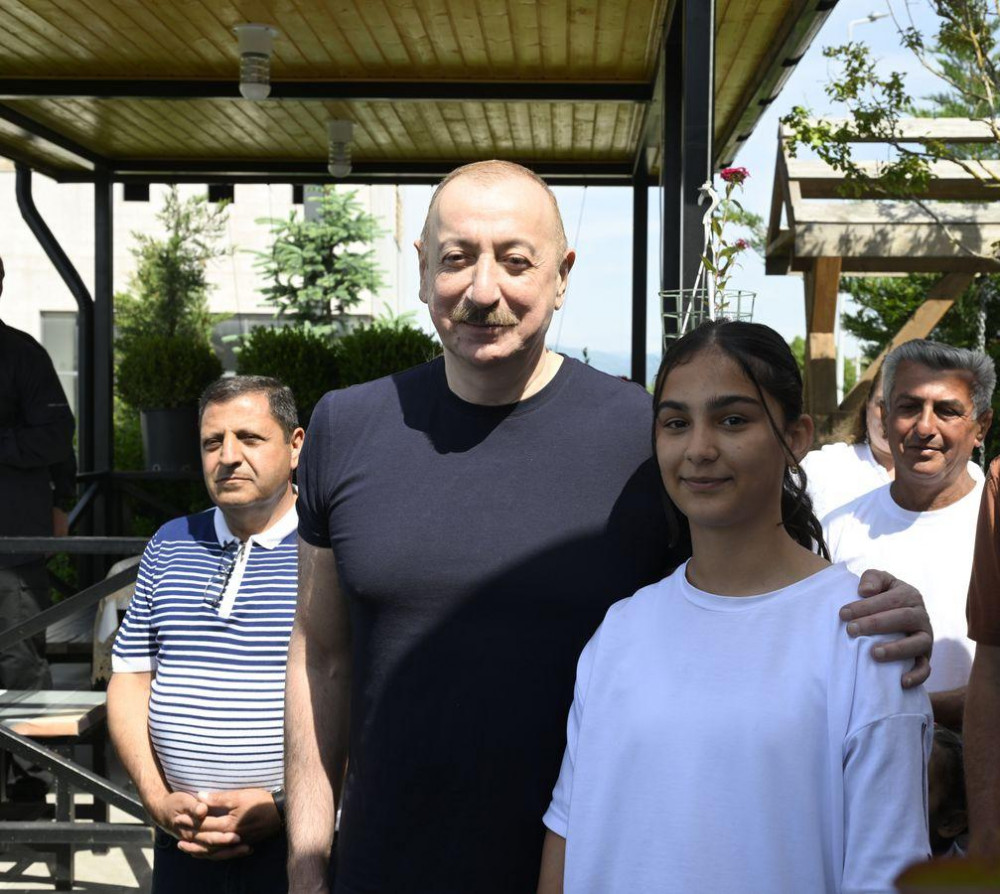 Prezident İlham Əliyev Laçın şəhərində sakinlərlə görüşüb<font color=red> - FOTOLAR</font>