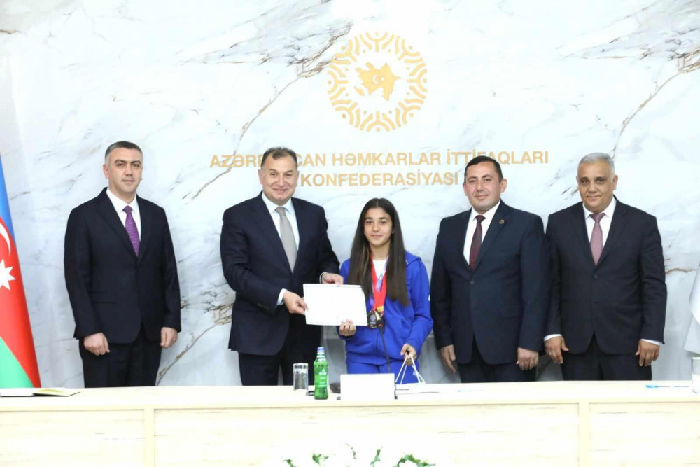 Azərbaycan Həmkarlar İttifaqları Konfederasiyasında AHİİTA-nın idmançı və məşqçi-müəllimləri ilə görüş olub<font color=red> - FOTOLAR</font>