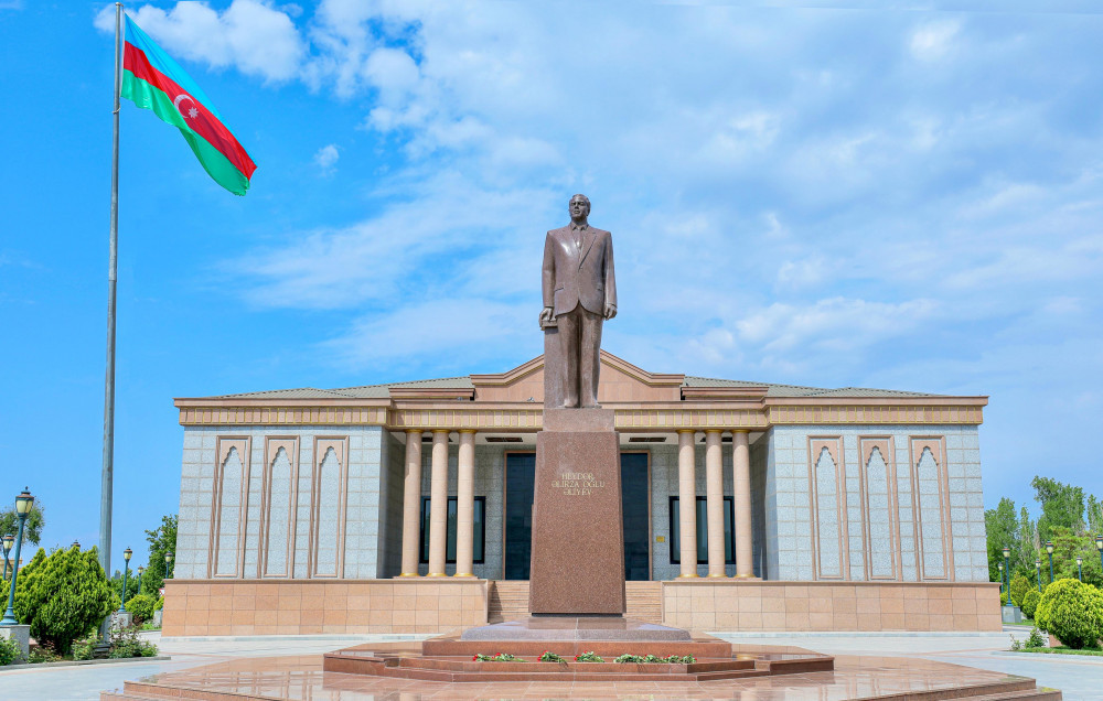 Naxçıvanda “Konstitusiya: hüquqi və demokratik islahatların mənbəyi, suverenliyin hüquqi əsası” mövzusunda konfrans keçirilib<font color=red> - FOTOLAR</font>