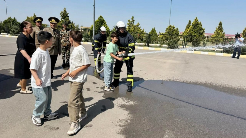 Nахçıvаn Muхtаr Rеspublikаsının Fövqəlаdə Hаllаr Nаzirliyi şəhid övladları üçün “açıq qapı günü” keçirib<font color=red> - FOTOLAR</font>