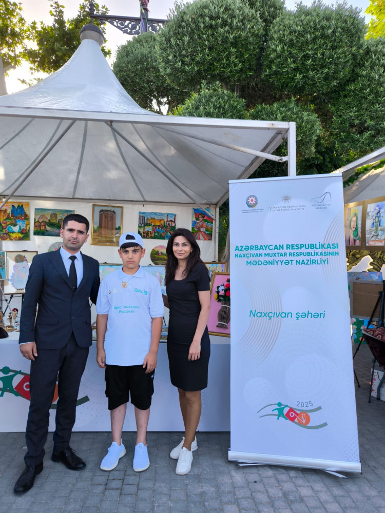 Bakı şəhərində keçirilən festivalda Naxçıvan şagirdlərinin əl işləri nümayiş olunub<font color=red> - FOTOLAR</font>