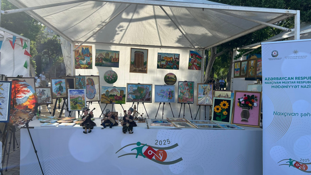 Bakı şəhərində keçirilən festivalda Naxçıvan şagirdlərinin əl işləri nümayiş olunub<font color=red> - FOTOLAR</font>