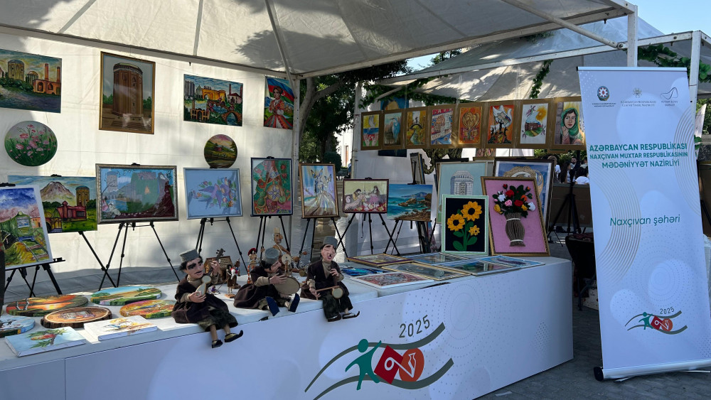 Bakı şəhərində keçirilən festivalda Naxçıvan şagirdlərinin əl işləri nümayiş olunub<font color=red> - FOTOLAR</font>