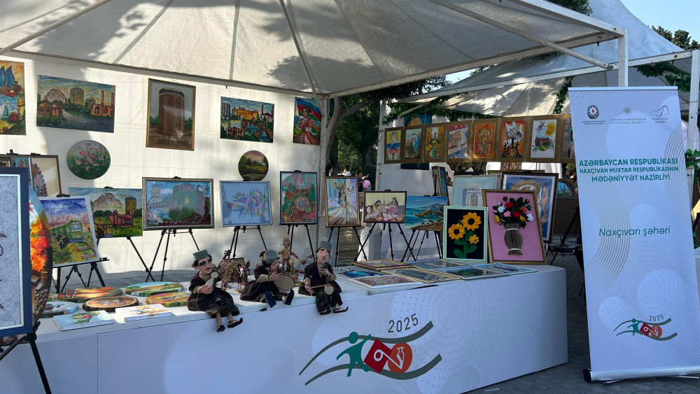 Bakı şəhərində keçirilən festivalda Naxçıvan şagirdlərinin əl işləri nümayiş olunub<font color=red> - FOTOLAR</font>