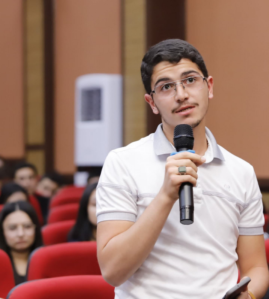NDU-da  “Açıq mikrofon” layihəsi çərçivəsində Naxçıvan Muxtar Respublikasının təhsil naziri Elxan Nəcəfov tələbələrlə görüşüb<font color=red> - FOTOLAR</font>