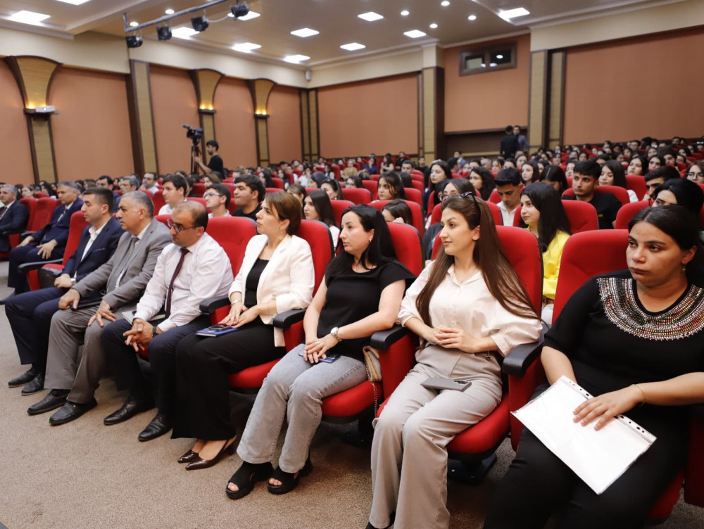 NDU-da  “Açıq mikrofon” layihəsi çərçivəsində Naxçıvan Muxtar Respublikasının təhsil naziri Elxan Nəcəfov tələbələrlə görüşüb<font color=red> - FOTOLAR</font>