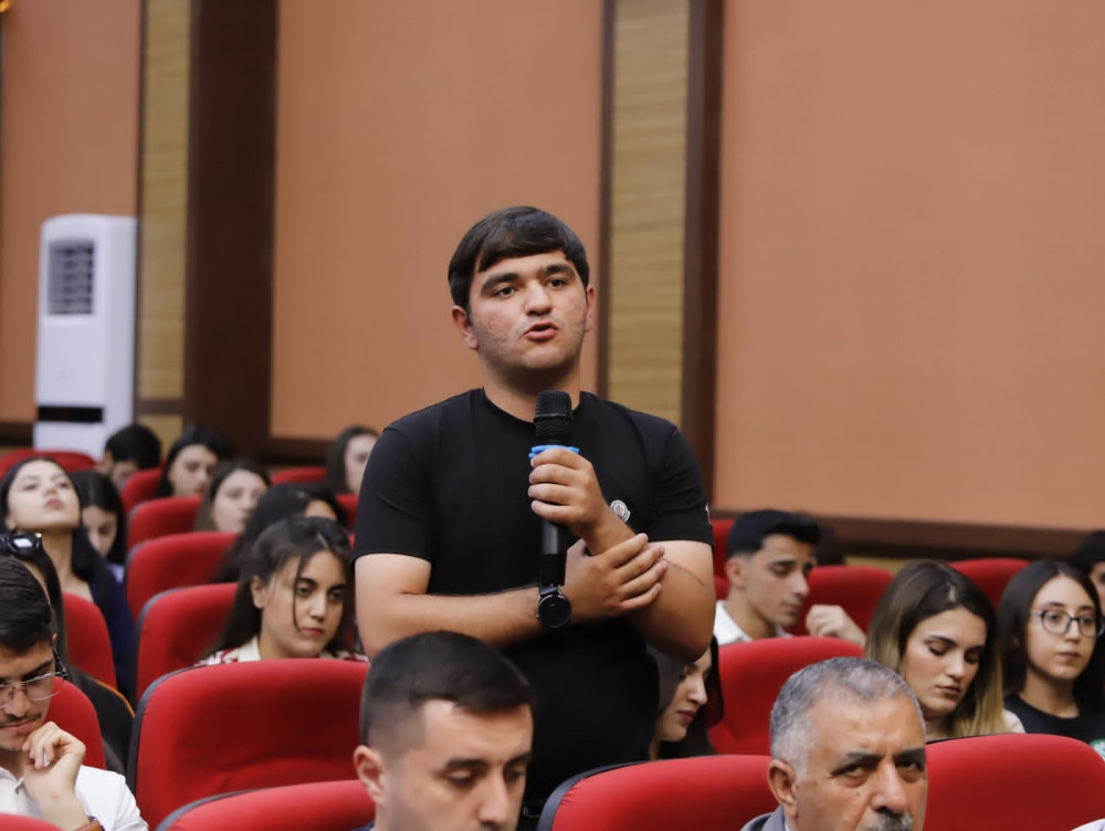 NDU-da  “Açıq mikrofon” layihəsi çərçivəsində Naxçıvan Muxtar Respublikasının təhsil naziri Elxan Nəcəfov tələbələrlə görüşüb<font color=red> - FOTOLAR</font>