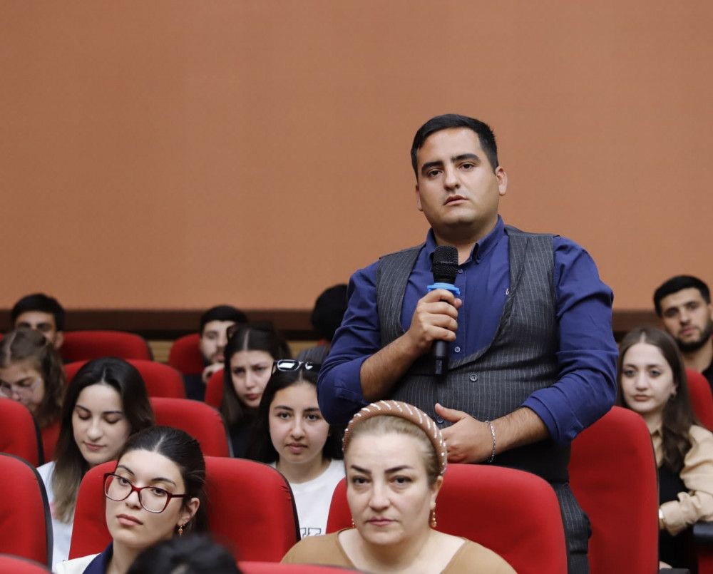 NDU-da  “Açıq mikrofon” layihəsi çərçivəsində Naxçıvan Muxtar Respublikasının təhsil naziri Elxan Nəcəfov tələbələrlə görüşüb<font color=red> - FOTOLAR</font>