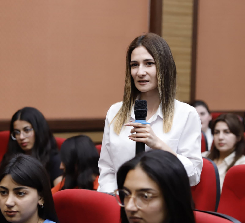 NDU-da  “Açıq mikrofon” layihəsi çərçivəsində Naxçıvan Muxtar Respublikasının təhsil naziri Elxan Nəcəfov tələbələrlə görüşüb<font color=red> - FOTOLAR</font>
