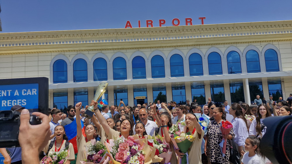 Azərbaycan çempionatının qalibi olan “Möminə Xatun” voleybol komandasının Naxçıvanda qarşılanma mərasimi keçirilir<font color=red> - FOTOLAR</font>