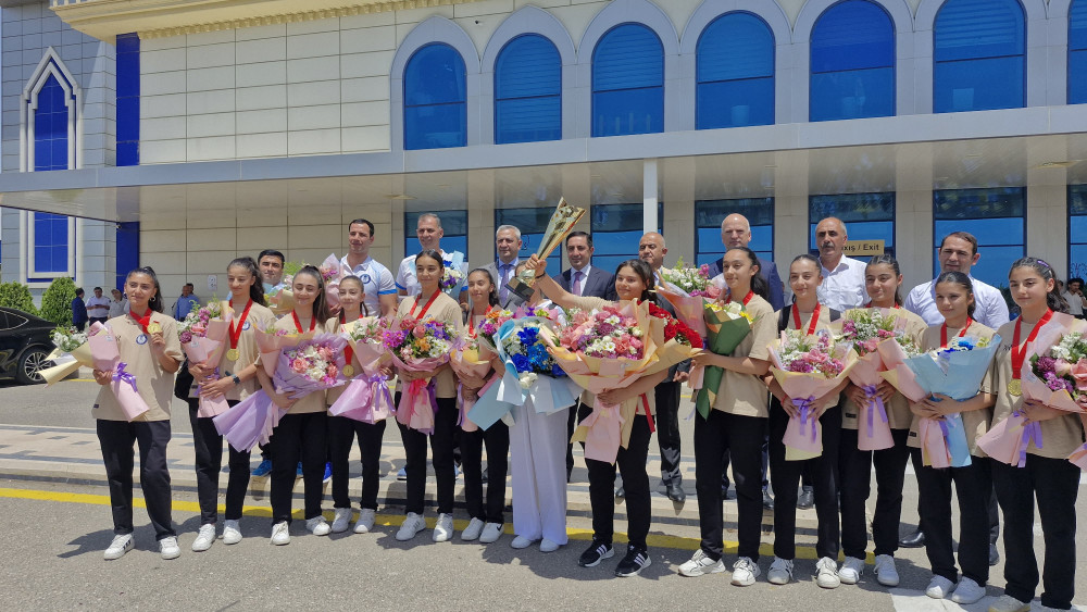 Azərbaycan çempionatının qalibi olan “Möminə Xatun” voleybol komandasının Naxçıvanda qarşılanma mərasimi keçirilir<font color=red> - FOTOLAR</font>