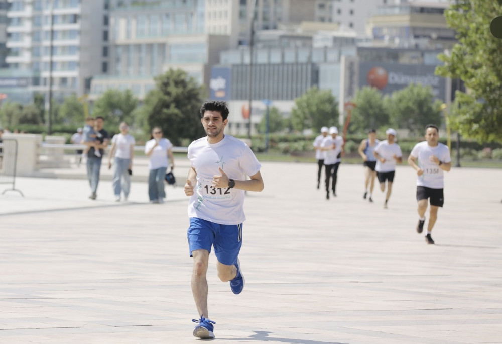 Karateçi Vüsal Seyidov bu dəfə qaçış yarışının baş mükafatçısı oldu<font color=red> - FOTOLAR</font>