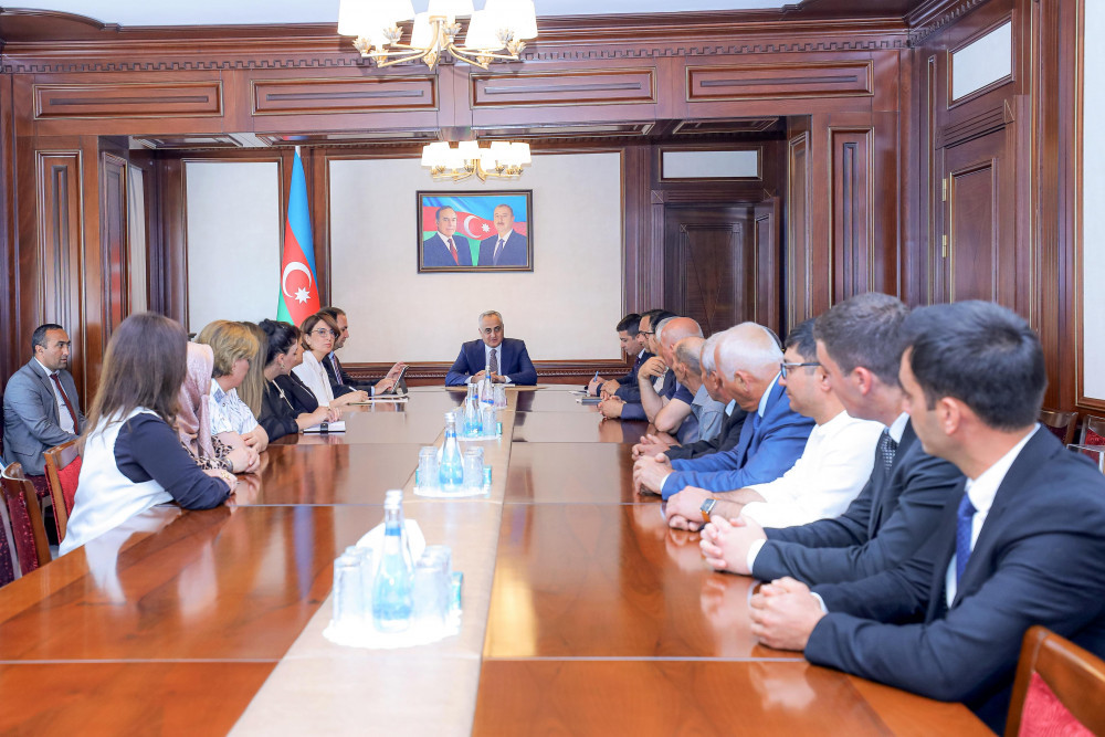 Səlahiyyətli nümayəndə sənət adamları ilə görüşüb<font color=red> - FOTOLAR</font>