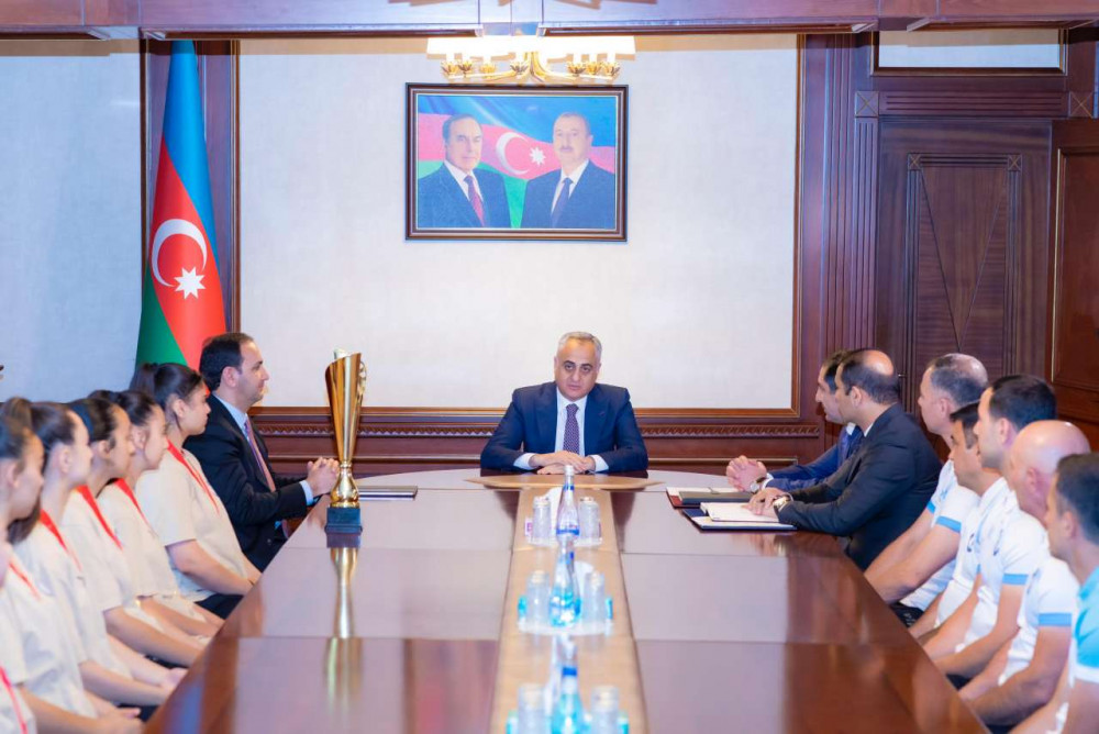 Səlahiyyətli nümayəndə ölkə birincisi olmuş naxçıvanlı voleybolçular ilə görüşüb<font color=red> - FOTOLAR</font>