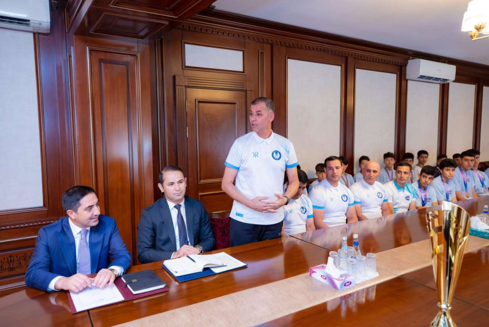 Səlahiyyətli nümayəndə ölkə birincisi olmuş naxçıvanlı voleybolçular ilə görüşüb<font color=red> - FOTOLAR</font>