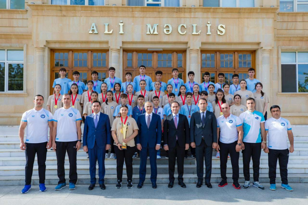 Səlahiyyətli nümayəndə ölkə birincisi olmuş naxçıvanlı voleybolçular ilə görüşüb<font color=red> - FOTOLAR</font>