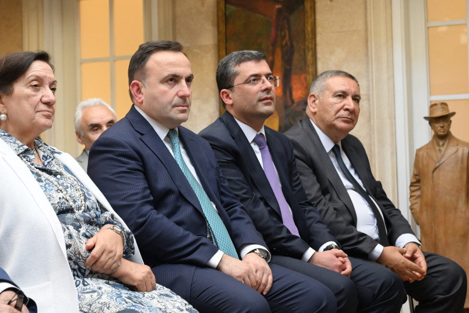 “Ədibin Evi”ndə “150 ilin söhbəti” kitabının təqdimatı olub<font color=red> - FOTOLAR</font>