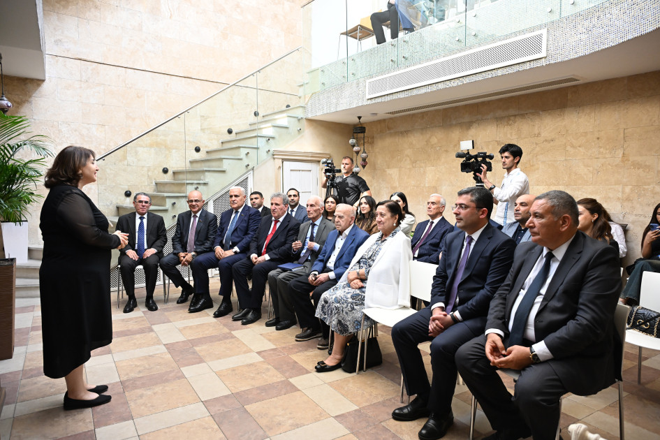 “Ədibin Evi”ndə “150 ilin söhbəti” kitabının təqdimatı olub<font color=red> - FOTOLAR</font>