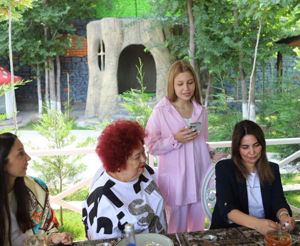 Təhsil naziri Ukraynada fəaliyyət göstərən akademik Zərifə xanım Əliyeva adına İrpen Humanitar Xarici Dillər Liseyinin əməkdaşları  ilə Naxçıvana səfərləri çərçivəsində görüşüb<font color=red> - FOTOLAR</font>
