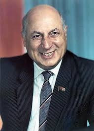 Nəfəsi Qəmlo, baxışı Molla Sadıq<font color='red'> - Xalq artisti Məlik Dadaşov – 101 </font><font color=red> - FOTOLAR</font>