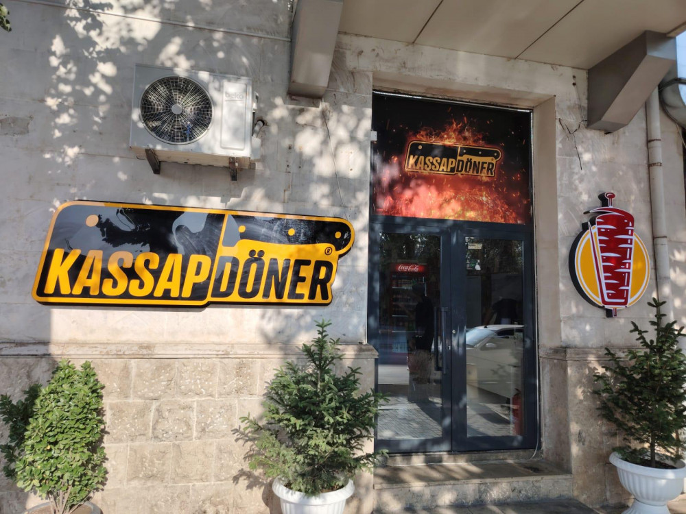 Naxçıvanda dönərxanada 17 nəfər qida zəhərlənməsinə məruz qalıb<font color=red> - FOTOLAR</font>