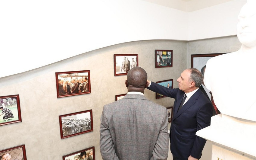 Baş prokuror Keniyaya işgüzar səfərə gedib<font color=red> - FOTOLAR</font>