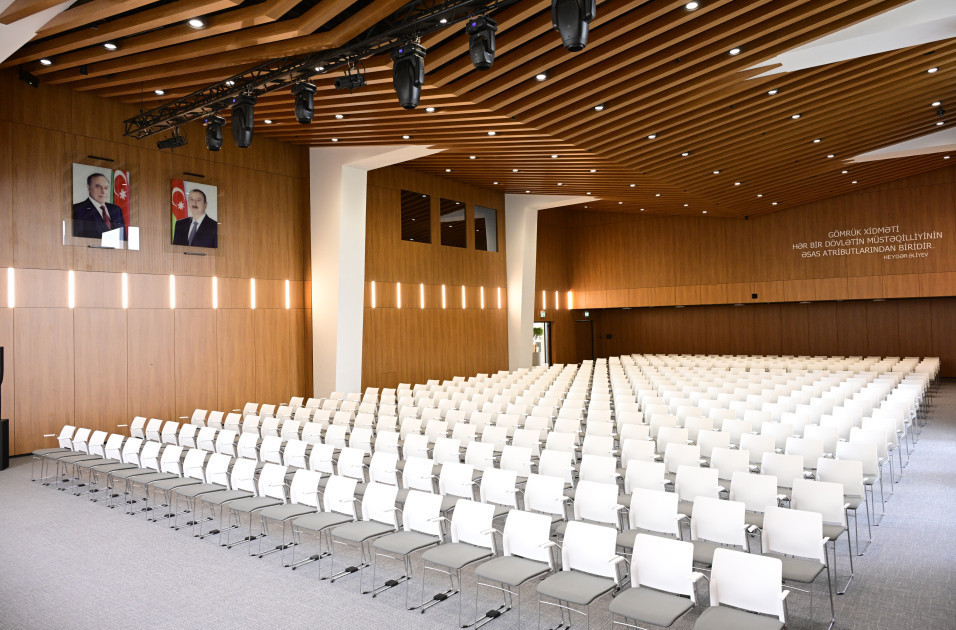 Prezident İlham Əliyev Dövlət Gömrük Komitəsinin yeni inzibati binasının açılışında iştirak edib<font color=red> - FOTOLAR</font>
