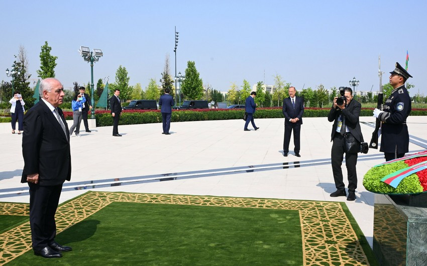 Əli Əsədov Daşkənddə Müstəqillik abidəsini ziyarət edib<font color=red> - FOTOLAR</font>