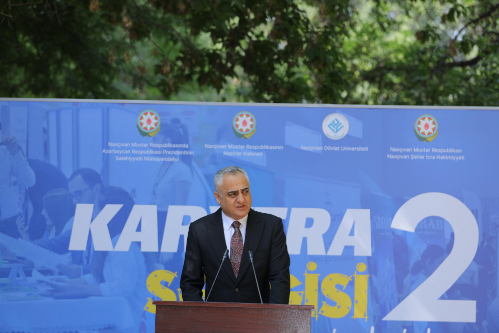 Naxçıvanda II karyera sərgisi açılıb<font color=red> - FOTOLAR</font>