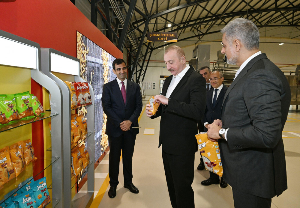 İlham Əliyev Bakıda müxtəlif növ və çeşiddə qəlyanaltı məhsullarının istehsalı zavodunun açılışında iştirak edib<font color=red> - FOTOLAR</font>
